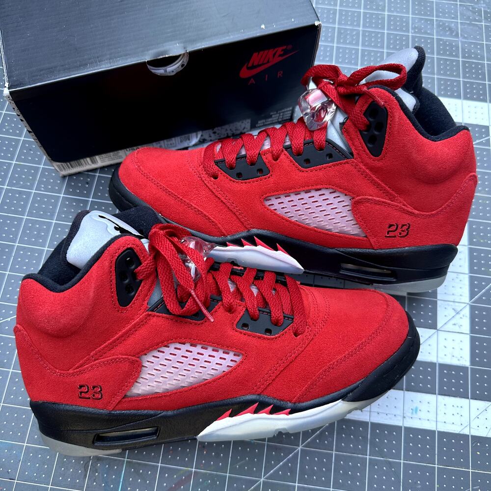 Jordan 5 'Raging Bull' 2021